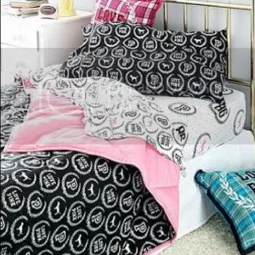 RARE & VHTF VINTAGE PINK MONOGRAM COMFORTER